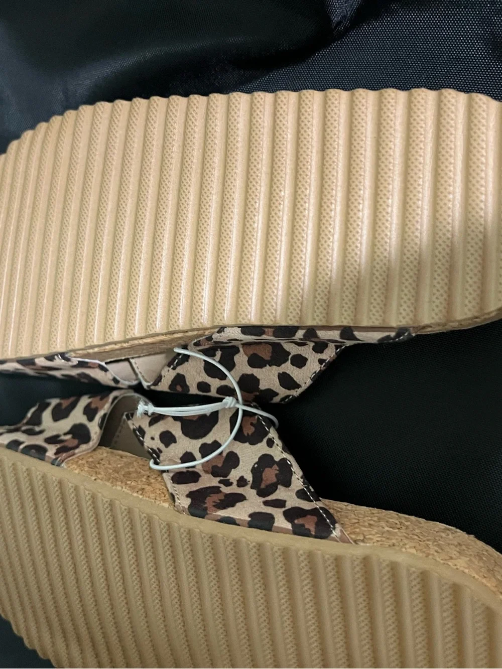 H&M kids Youth Leopard Print Criss-Cross Flat Slide Sandals. Size 2 EU 34. NEW